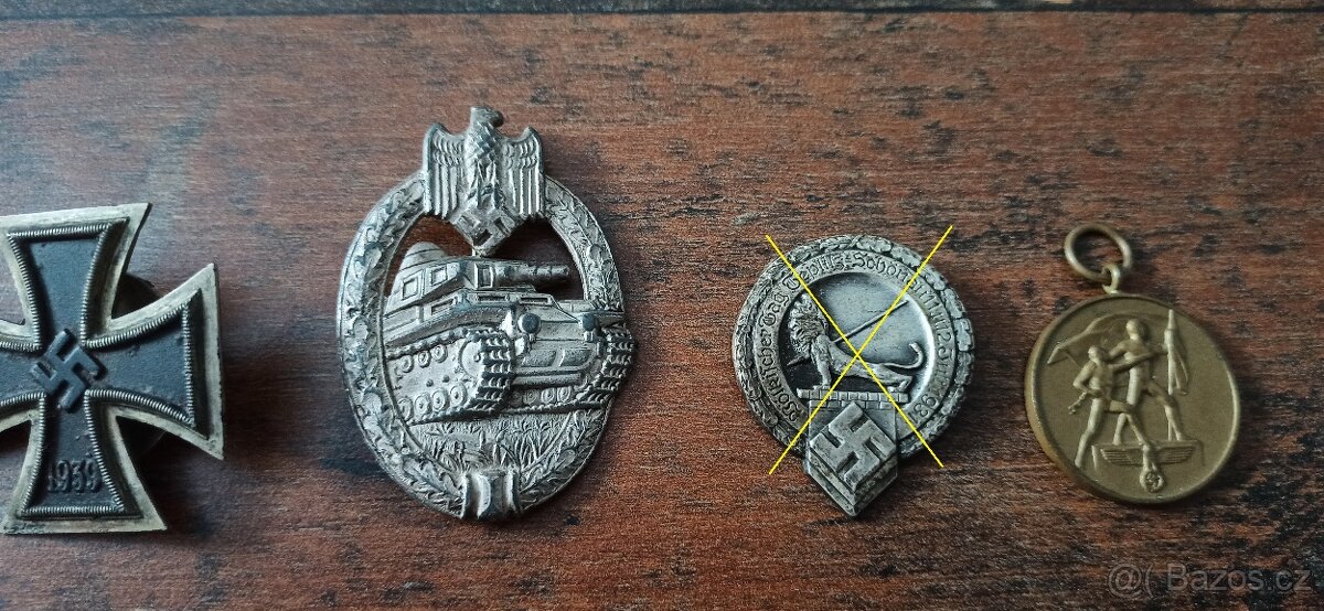 Medaile, vyznamenání, odznaky. - 7