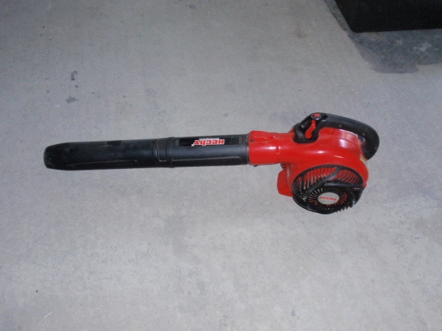 motorový foukač a vysavač na listí Hecht - 7