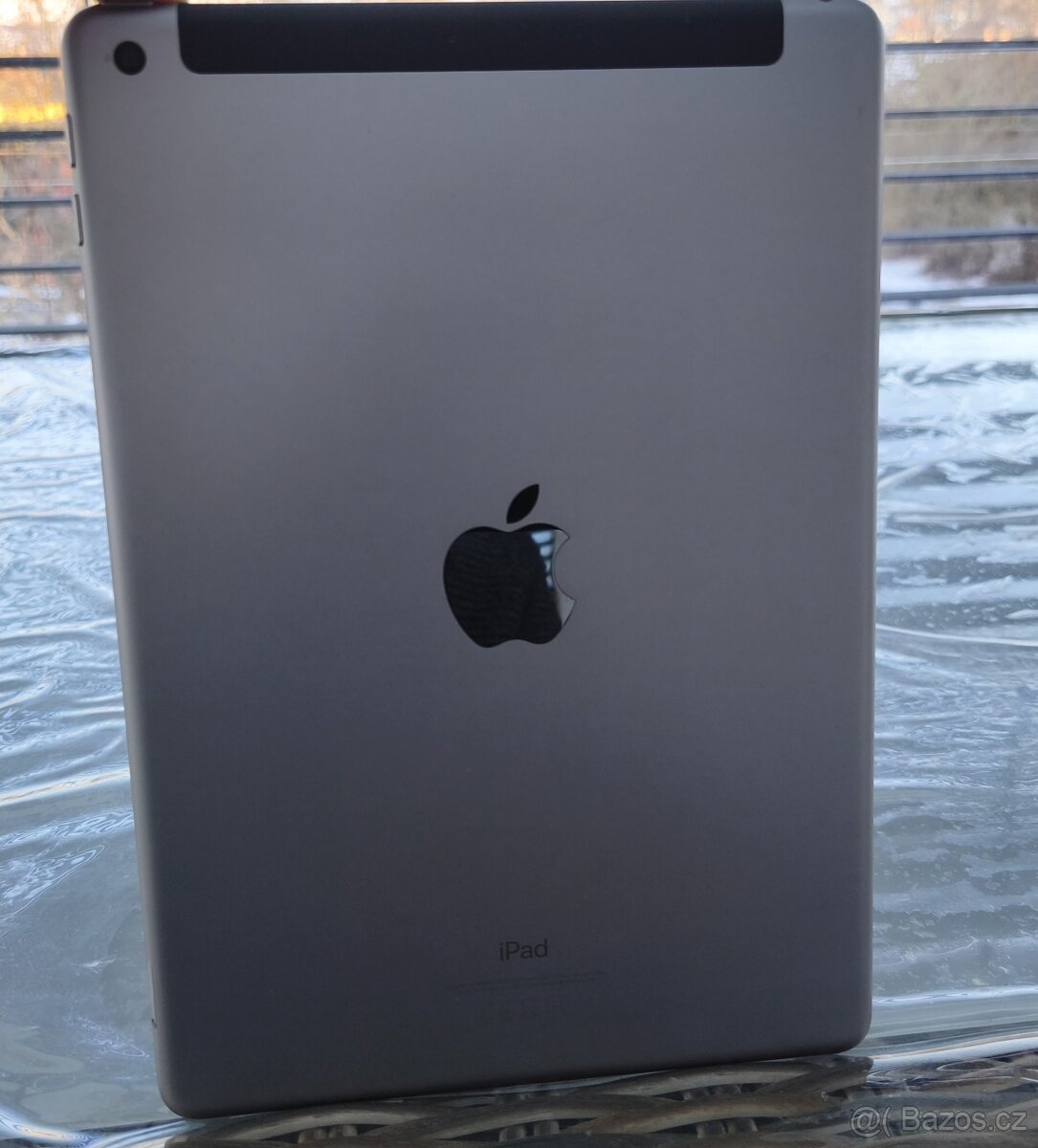 Apple iPad 6 gen. / 32GB Uložiště / IOS 17.7.10 / 9,7" /SIM - 7
