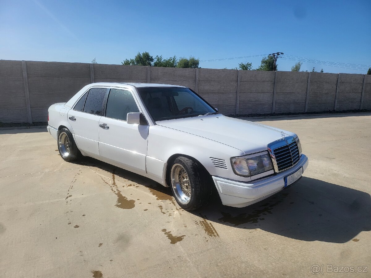 Mercedes-Benz w124 e300td - 7