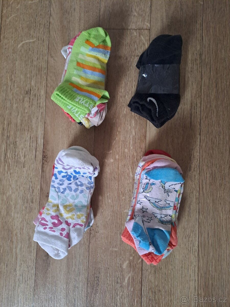 Mix ponožky, čepice, šály, rukavice (více ponožek další foto - 7