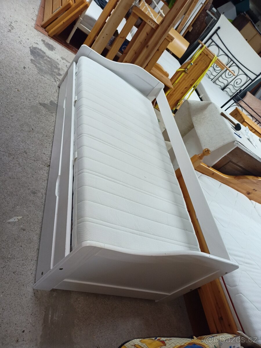 Prodám hezkou postel z masivu s dalším vysunovacím lůžkem - 7