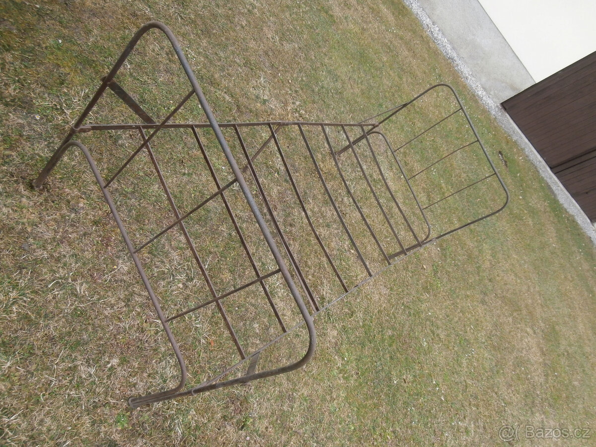 Postel kovová starožitná rozkládací za 500 kč - 7