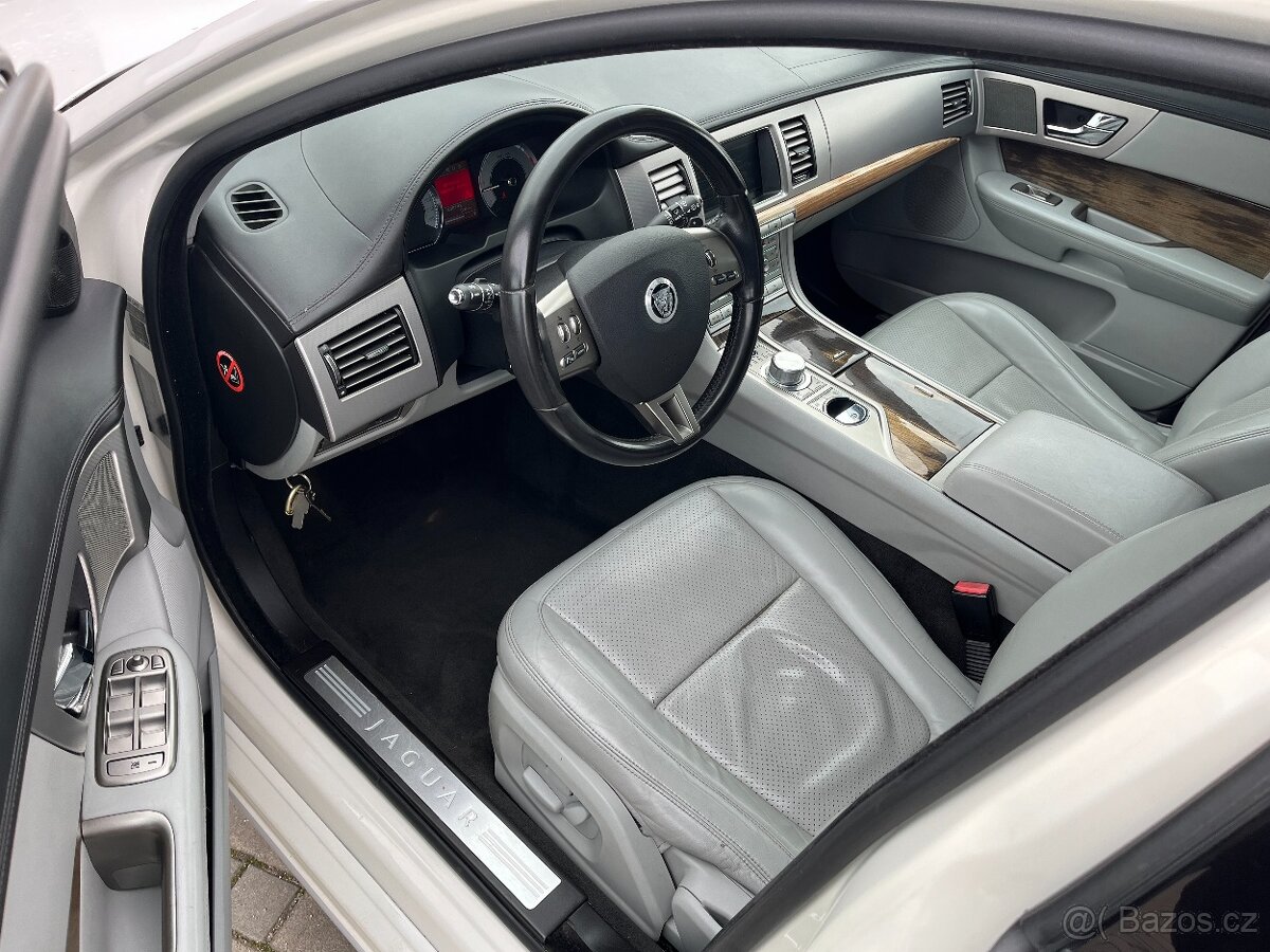 Jaguar XF S 3.0 TDV6 202 kW - 7
