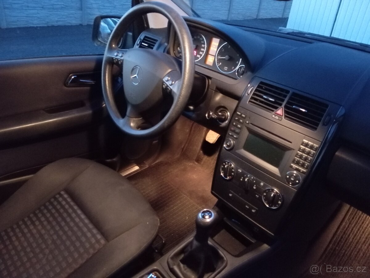 Mercedes Benz A 1,5 benzín , vyhřívaná sedadla - 7