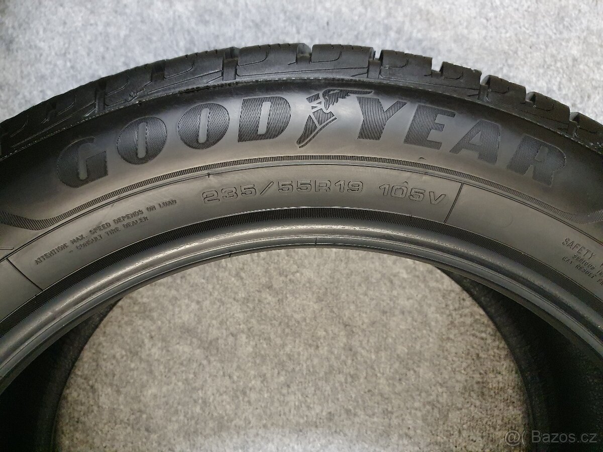 2x -- 235/55 R19 Zimní pneu Goodyear UltraGrip Perf + SUV -- - 7