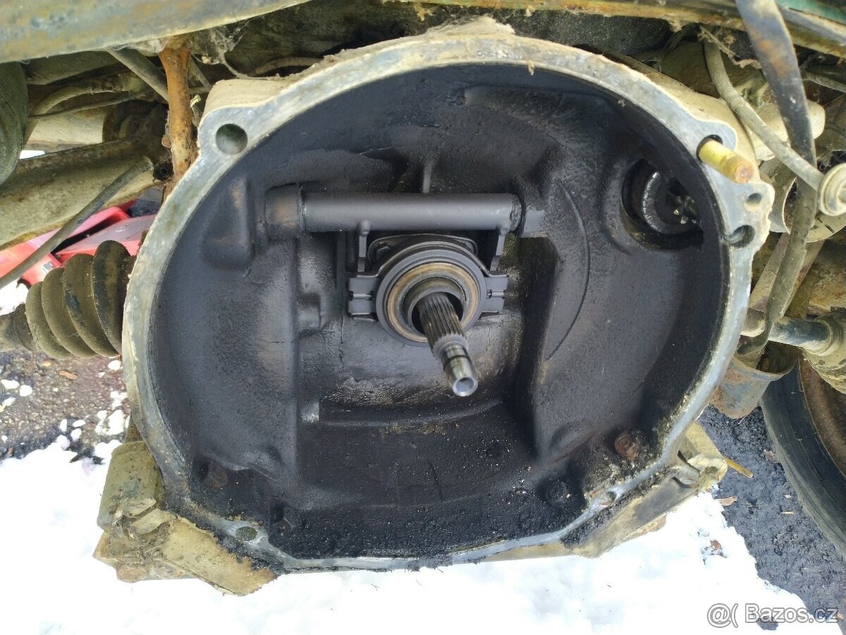 Prodám nekompletní VW Brouk 1303 - 7