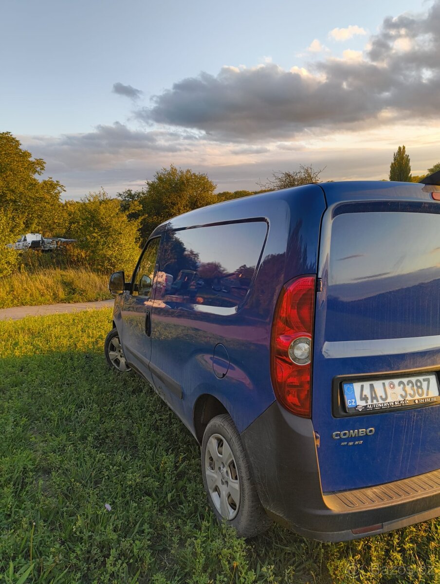 Opel Combo -D-Van - 7