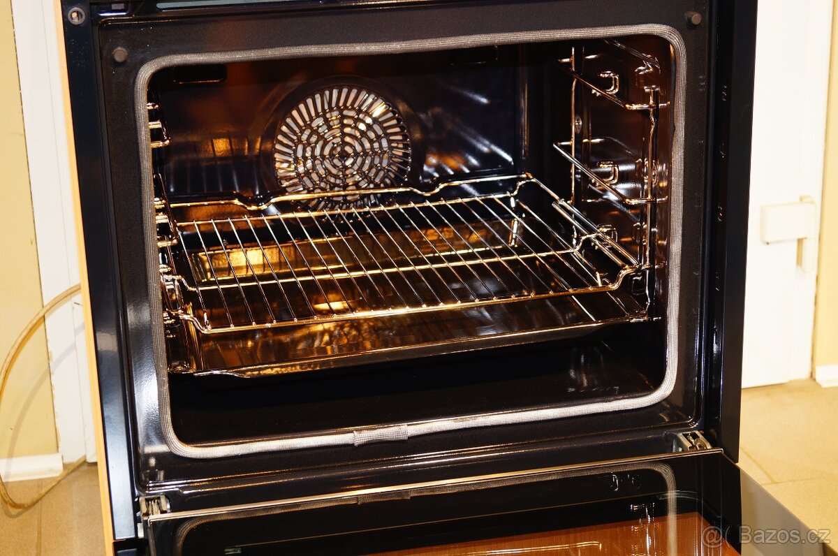 Siemens nerezová vestavná trouba HB673G0S1 - 7