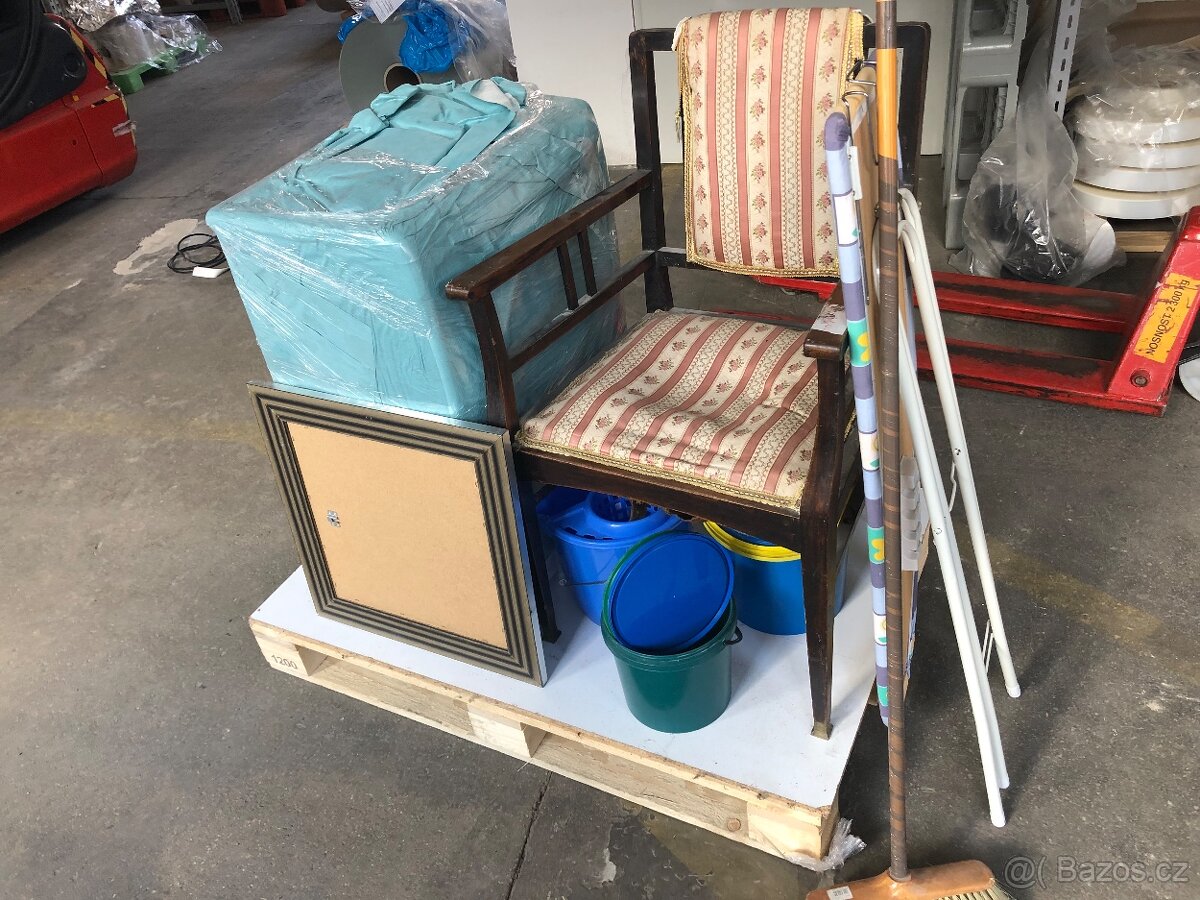 Historická čalounená židle - 7