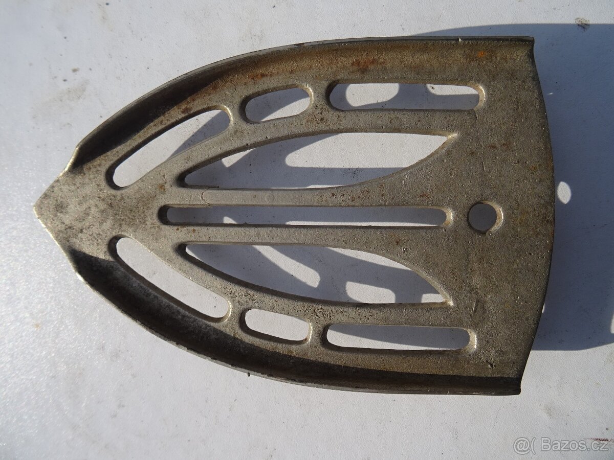 Staré podložky pod žehličky . - 7