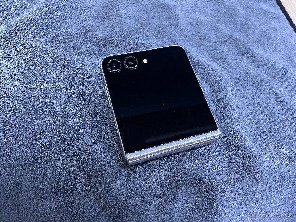 Samsung Galaxy Z Flip 5 - 7