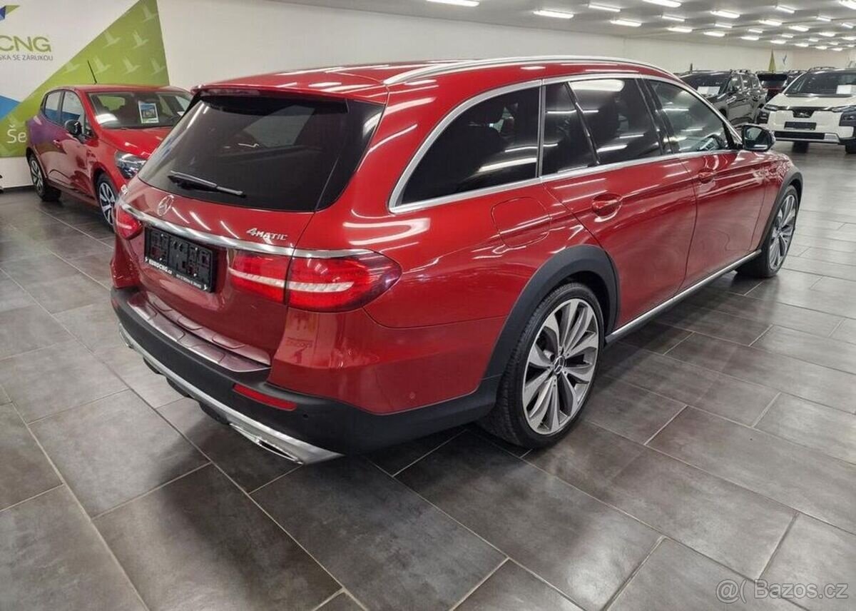Mercedes-Benz 220 161 kw - 7