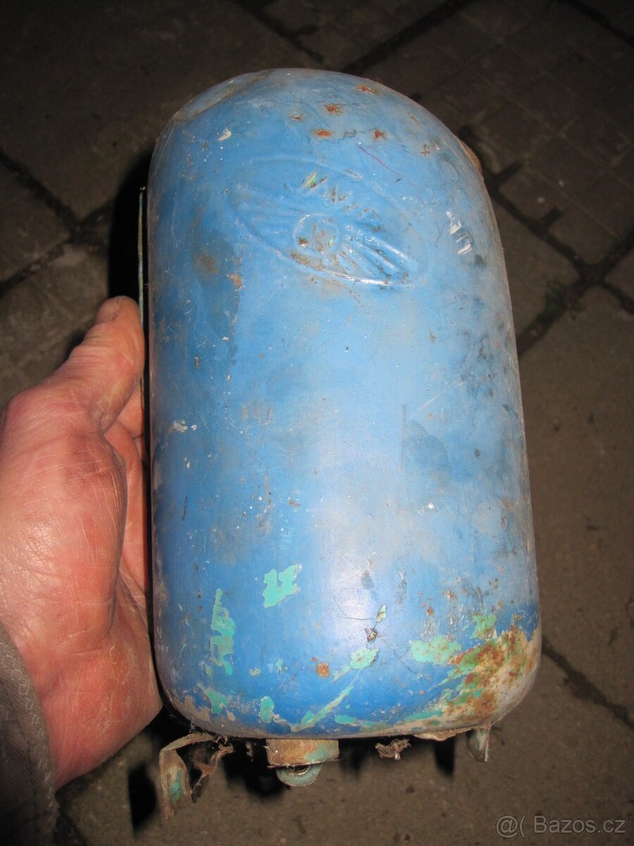 dvě nádrže na Jawa pařež 555;05 - 7