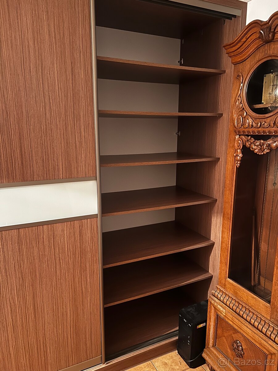 Šatní skříň - 7