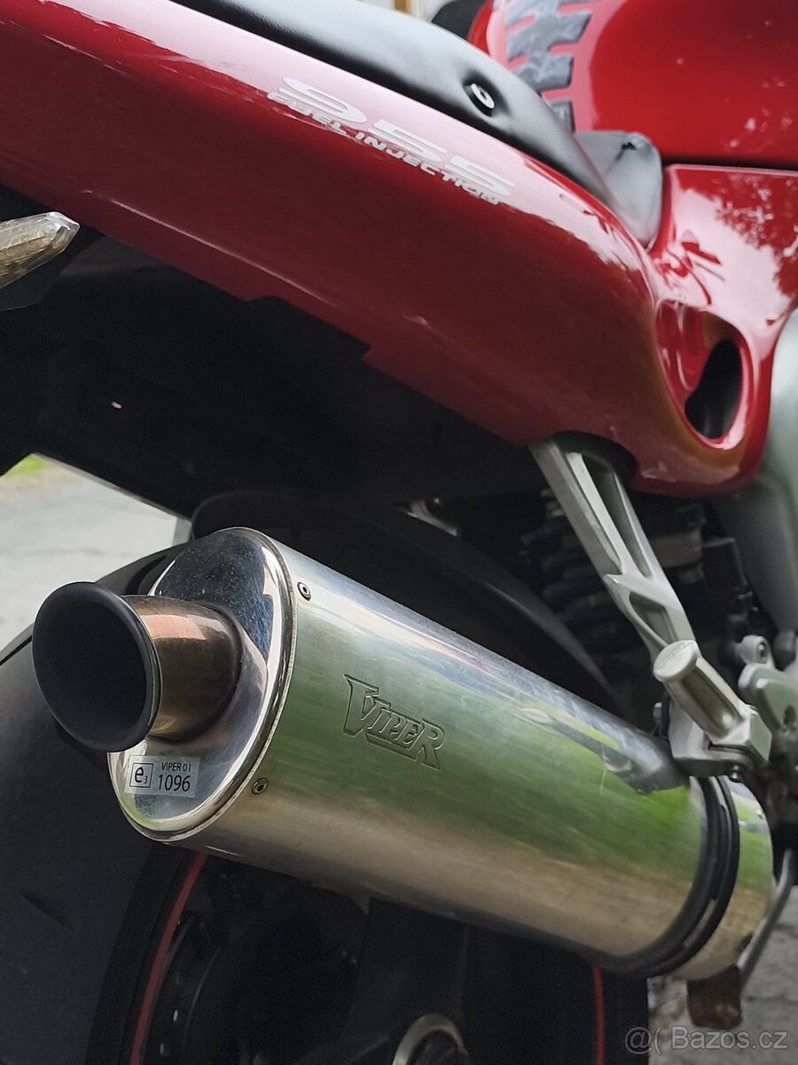 Triumph 955i Sprint ST - 7