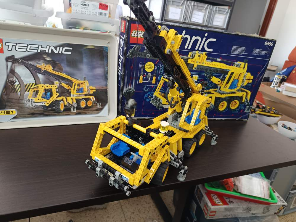 LEGO Technic 8460 Pneumatic Crane Truck +návod+box - 7