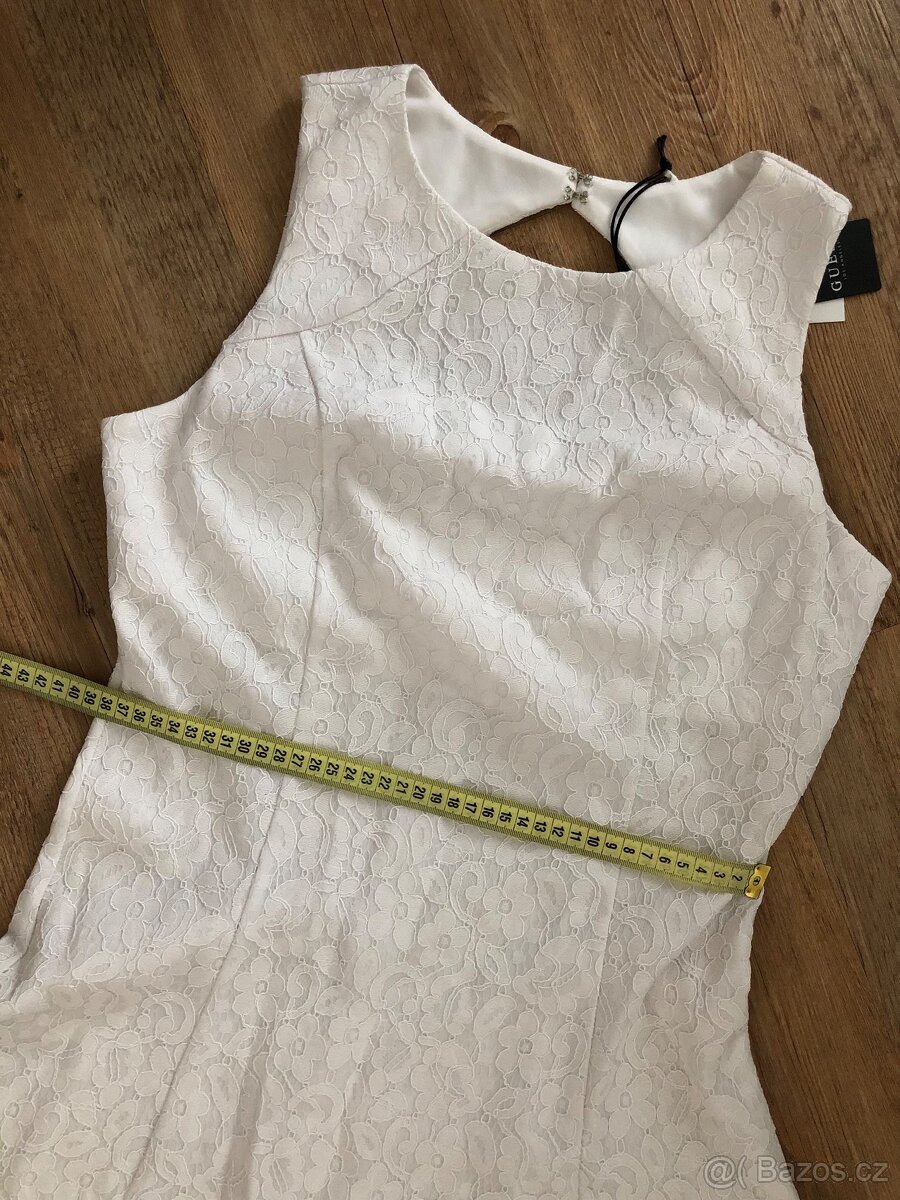 Bílé krajkové šaty Guess - 7