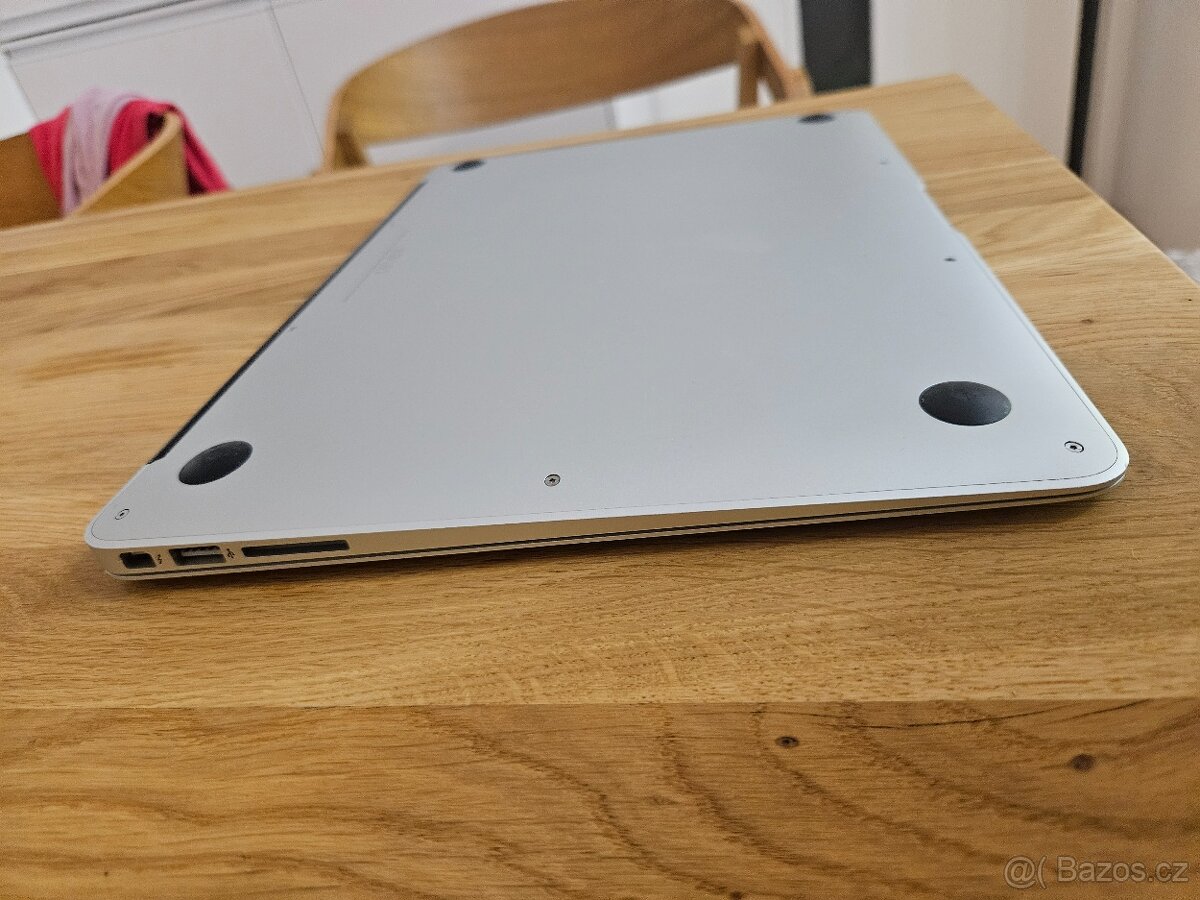 MacBook Air 13'' 2015 / i5 / 4GB / 128GB SSD - 7