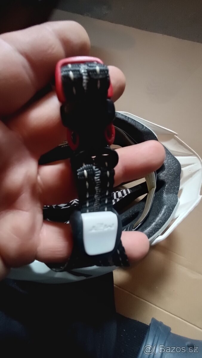 Prilba MET VELENO - 7