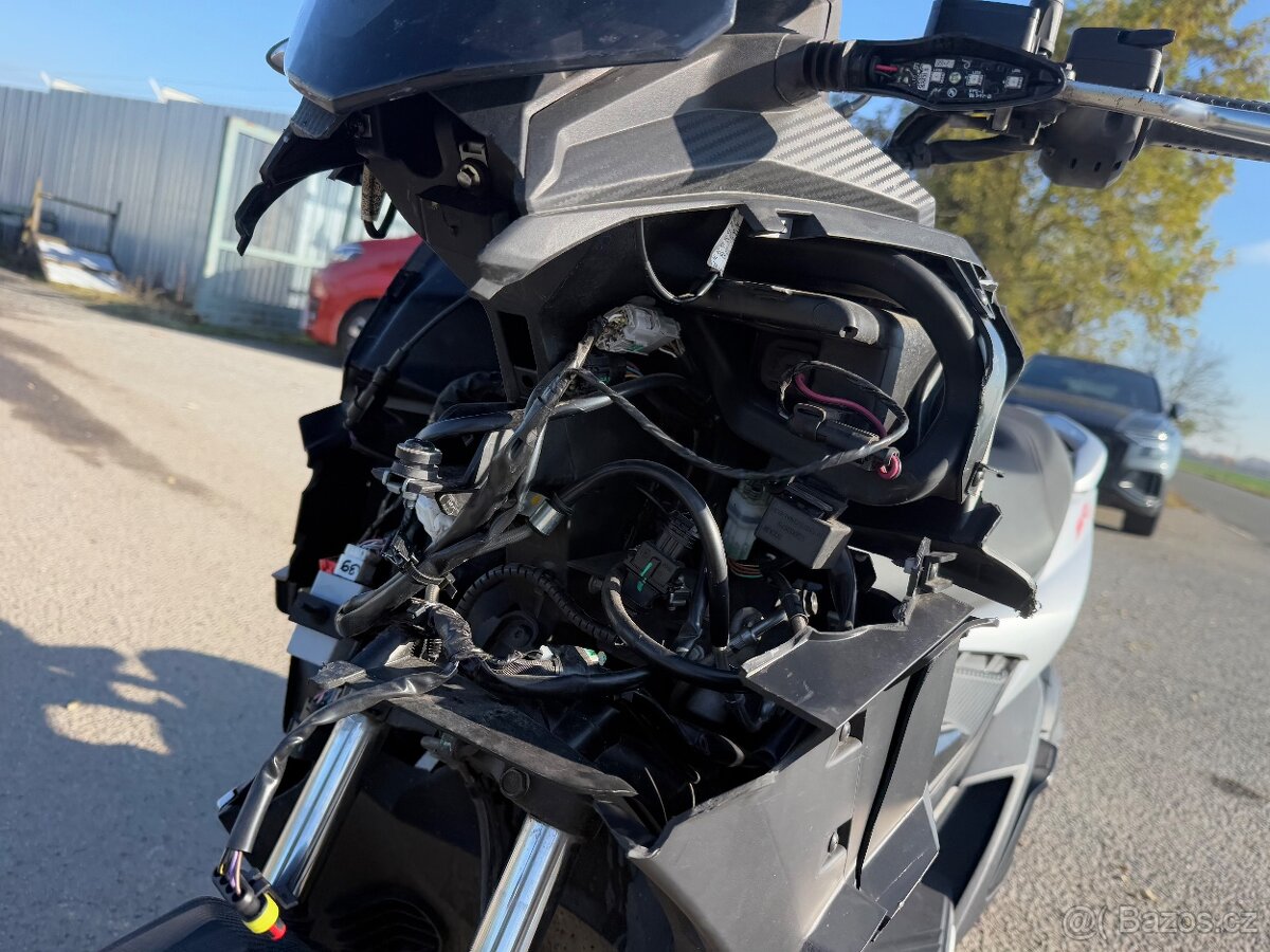 Aprilia SR 125 GT rv:2022/3 lehce havarovaný pojízdný - 7