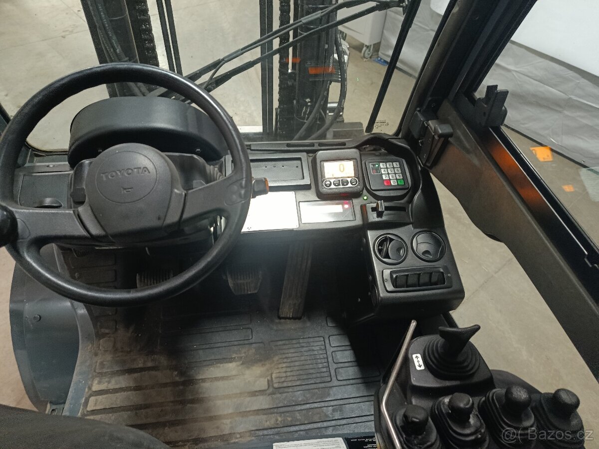 Vysokozdvižný vozík Toyota tonero 35 LPG - 7