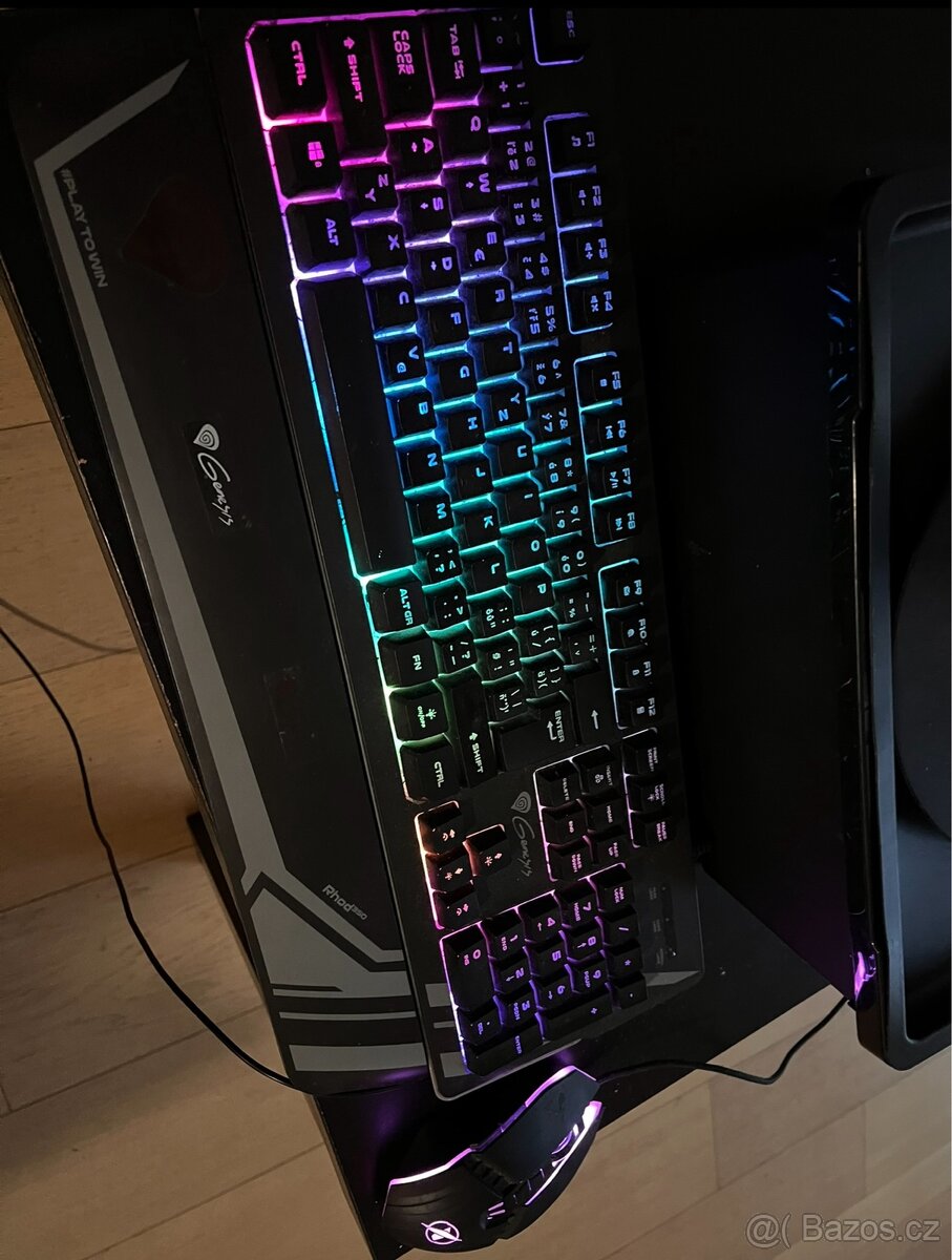 PC RX 7800 xt, procesor AMD ryzen 7 5700X 8-core, 32gb RAM - 7