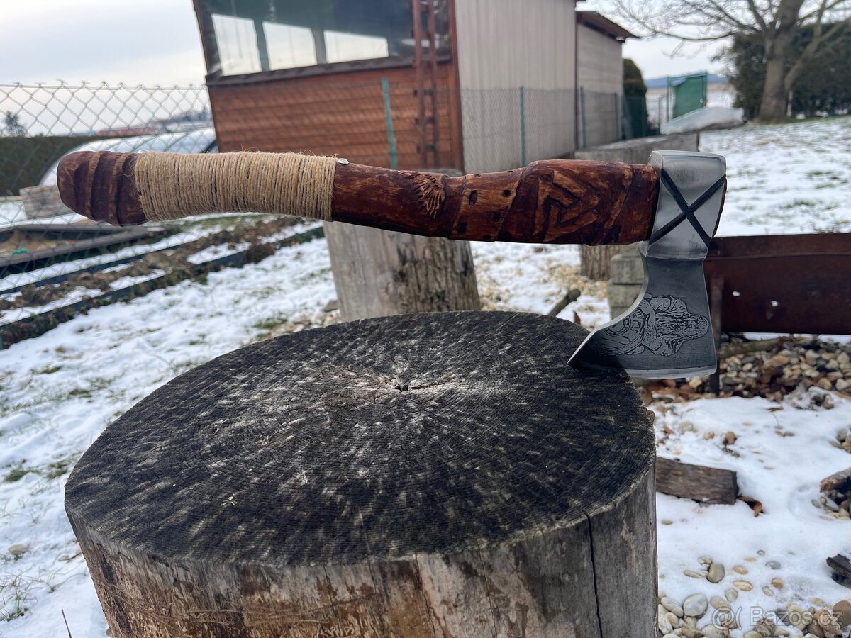 Vikingská sekera s držákem. - 7