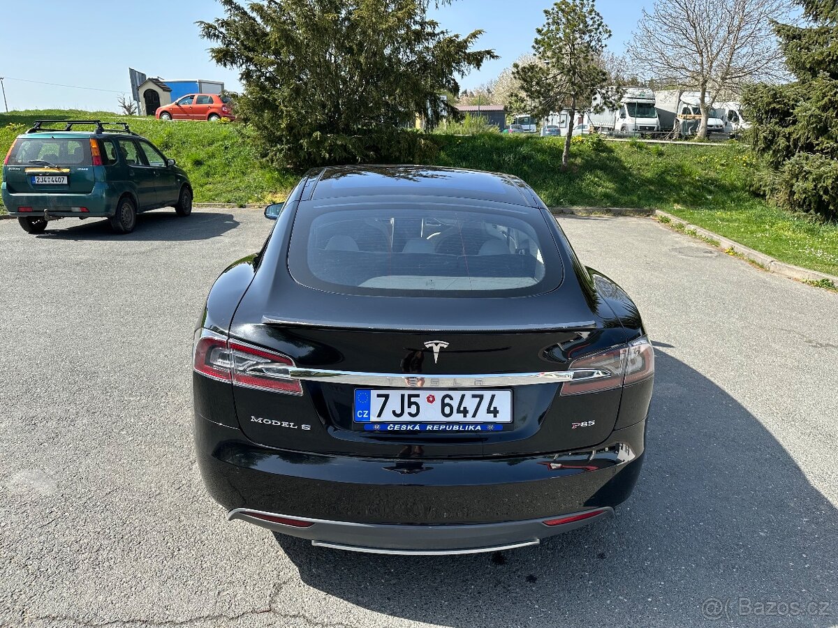 Tesla Model S P85 (2014) nabíjení zdarma - 7