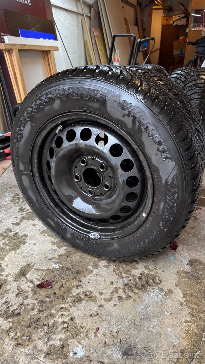 Zimní pneu R15 + plechové disky + poklice Mercedes - 7