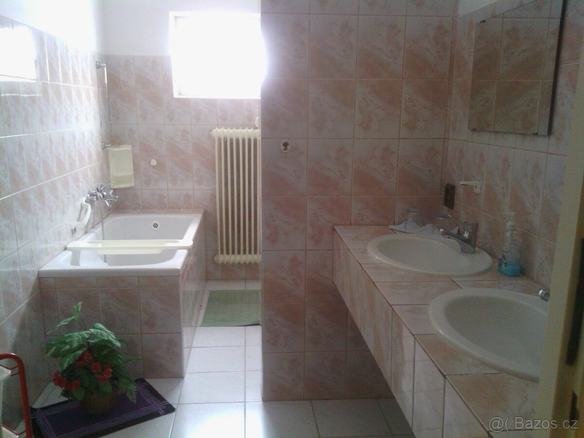 Prodam velky tri podlazni rodiiny dum - 7