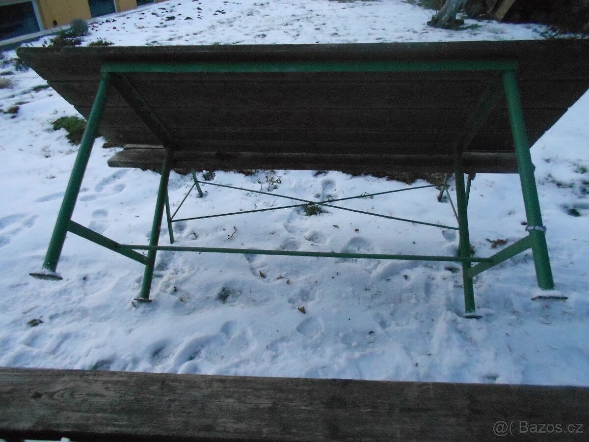 Dvě lavičky a stůl - 7