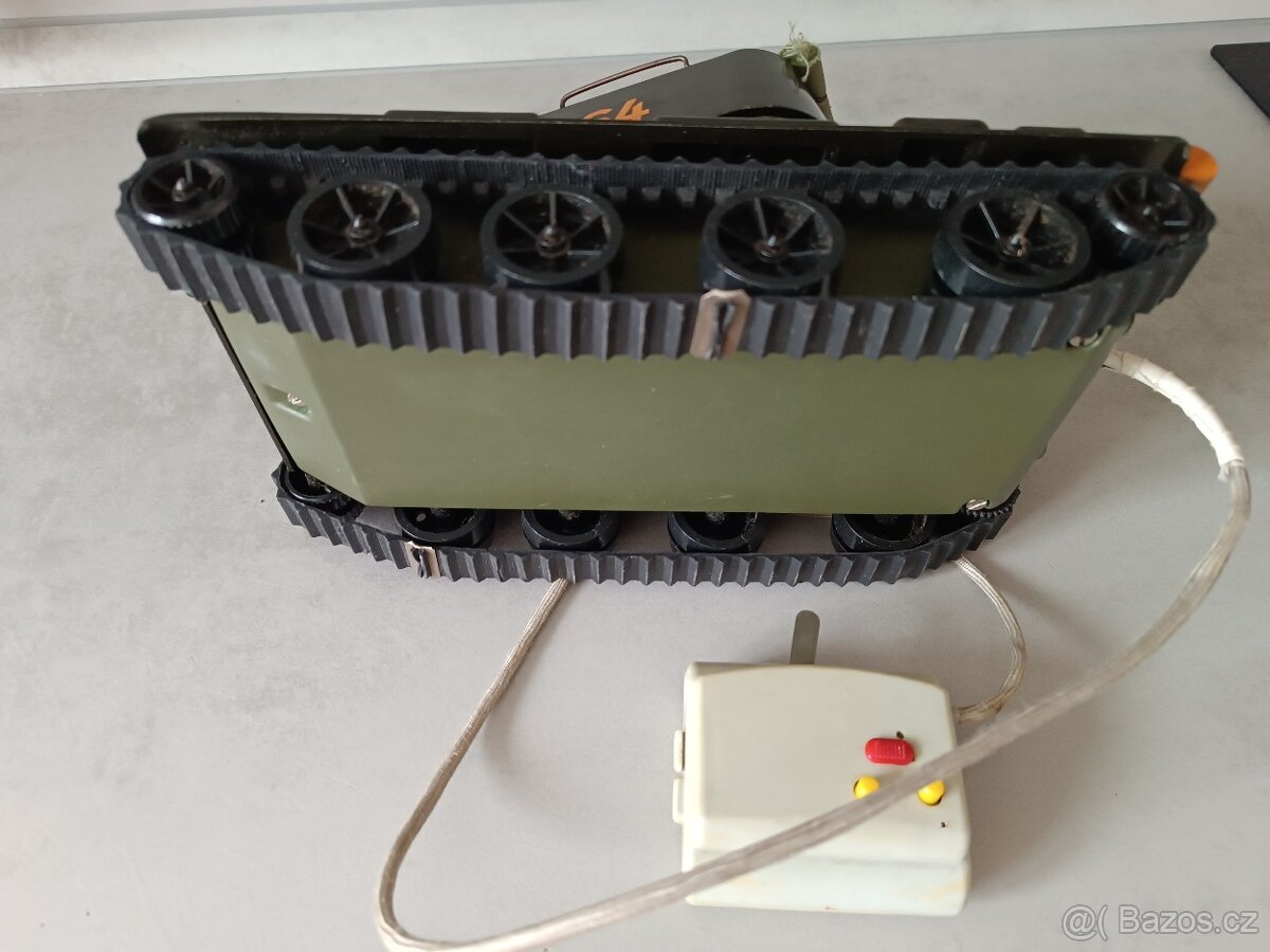 stará hračka tank - 7