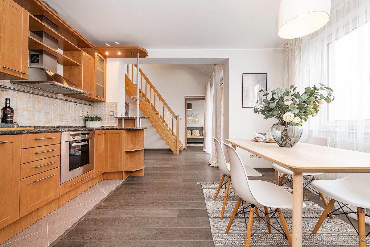 Atypický mezonetový 3+kk s výhledem, 62 m2, Hostivice - 7