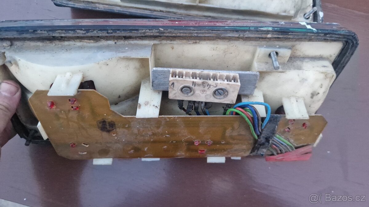 Prodám zadní světla Wartburg - 7