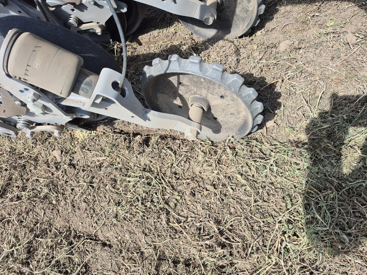 NO TILL secí stroj pro přímé setí HORIZON DSX 60-18 - 7