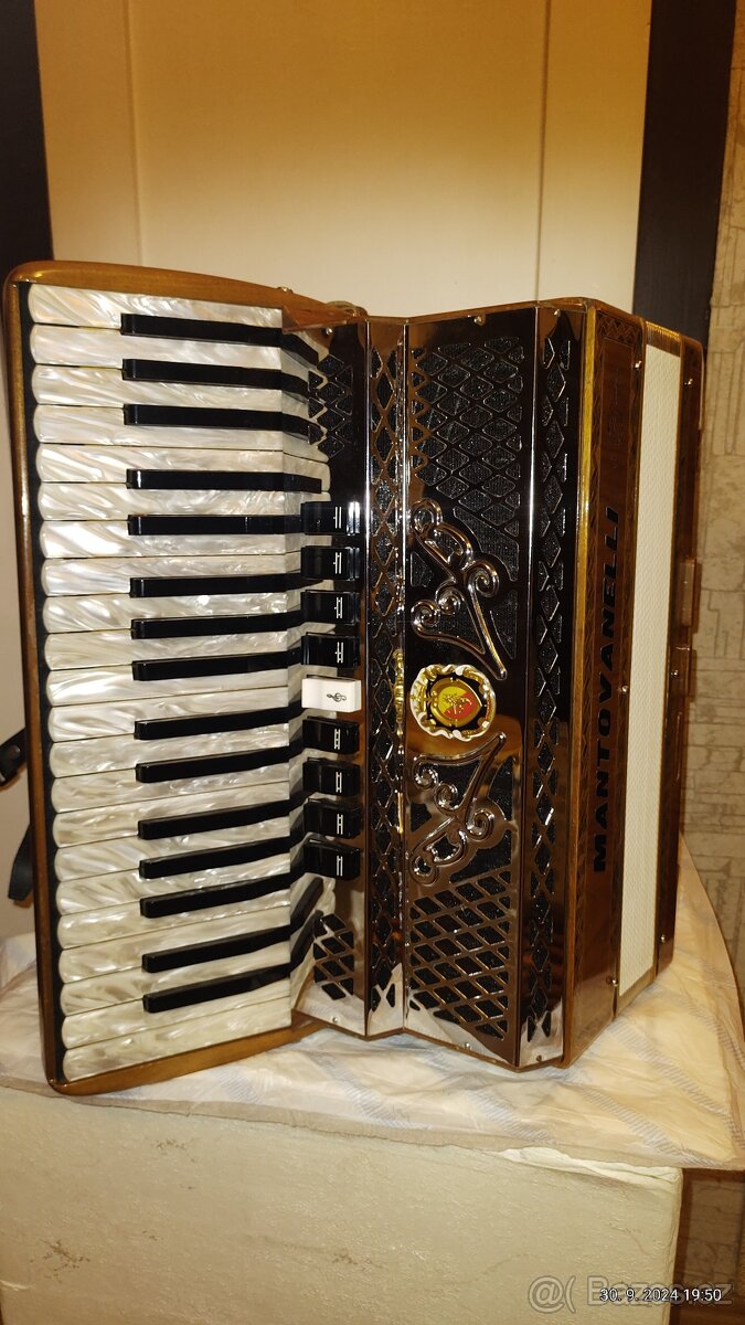 Prodám akordeon Mantovanelli - 7