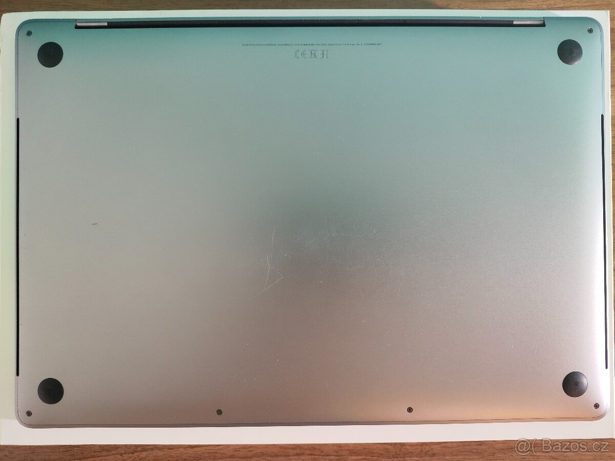 Apple MacBook Pro 15 (2018) | Core i7 2.6 GHz • 16 GB RAM • - 7