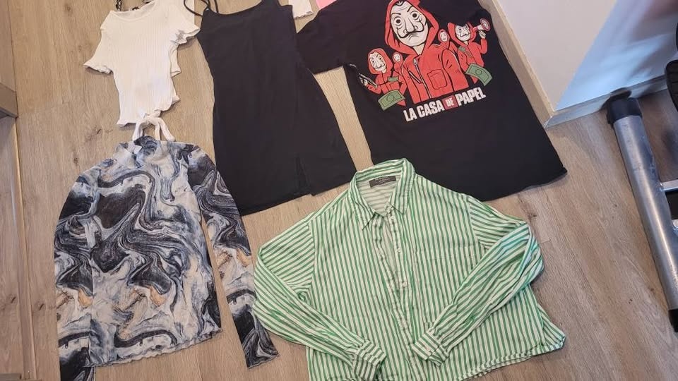 25 ks dámského oblečení vel. M-L - 7