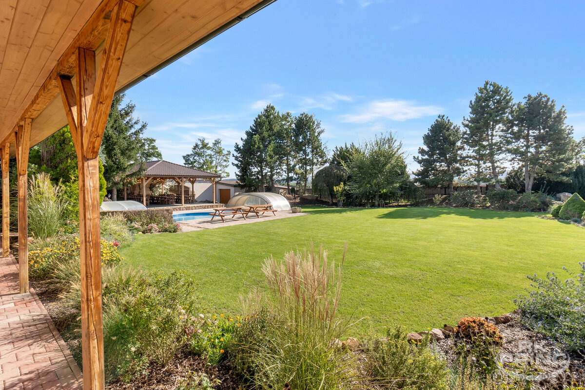 Prodej komerčního objektu, multifunkční areál na pozemku 4.1 - 7