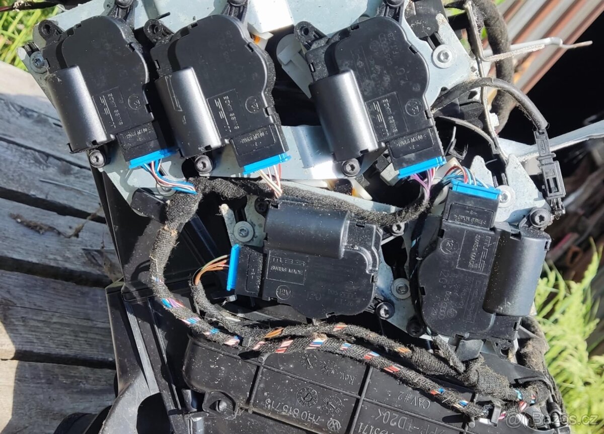 VW T5 jednotky, topení, stahovačky - 7