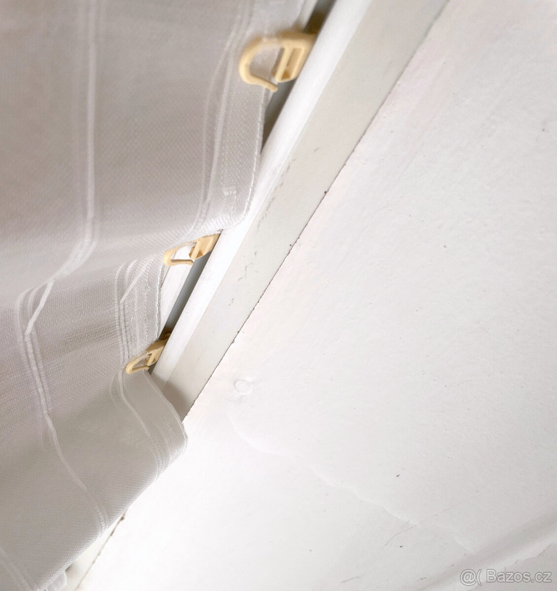 Bílá dřevěná garnýž praktic - 7