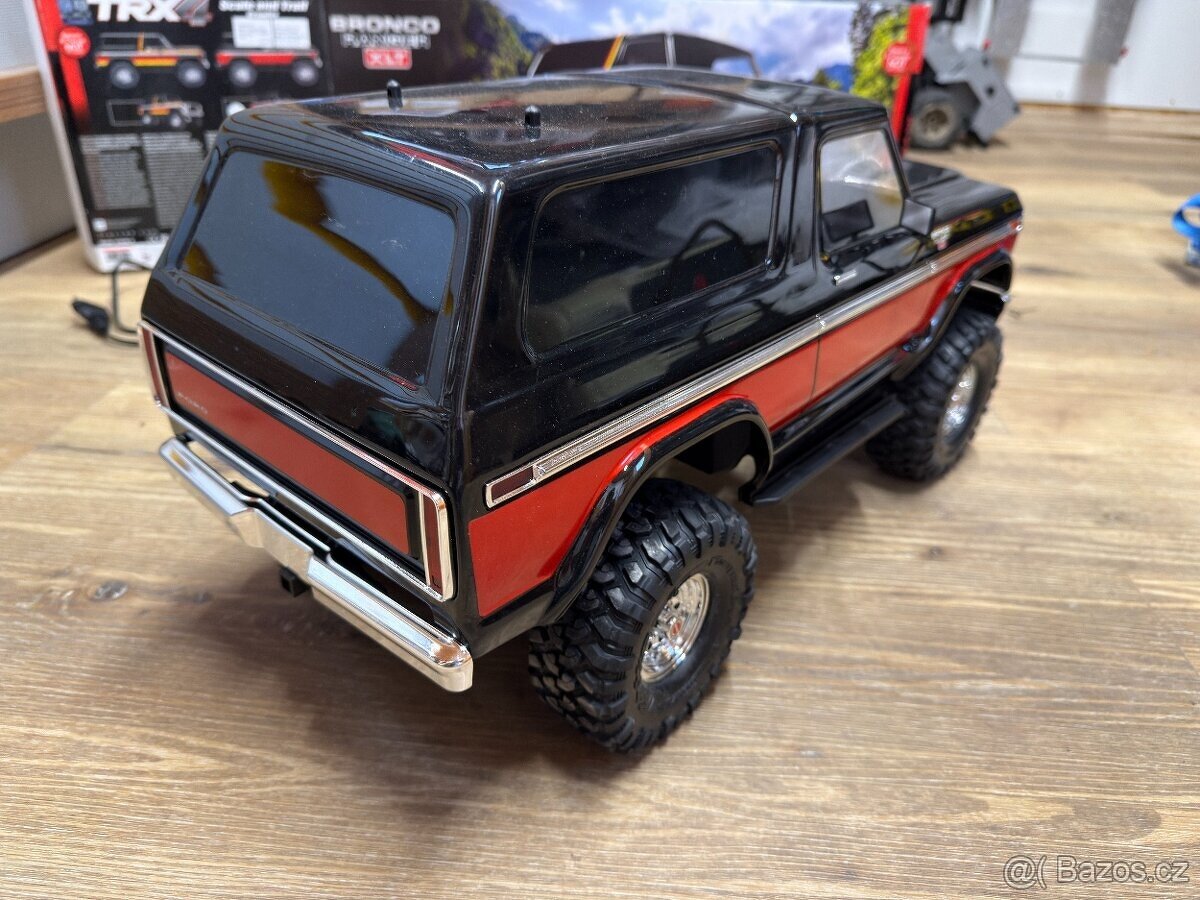 nový model Traxxas TRX-4 Bronco 1979 + baterie a nabíječ - 7