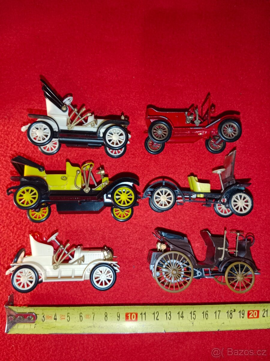 Autíčka veteráni zn. IGRA 11 ks, SMĚR 2 ks atd. 14 ks celkem - 7
