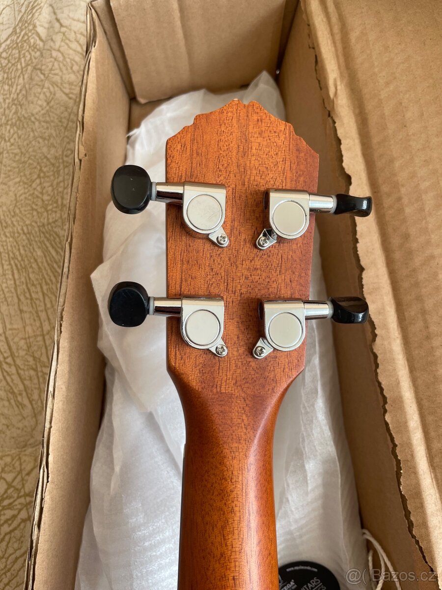 Ukulele Ortega - 7