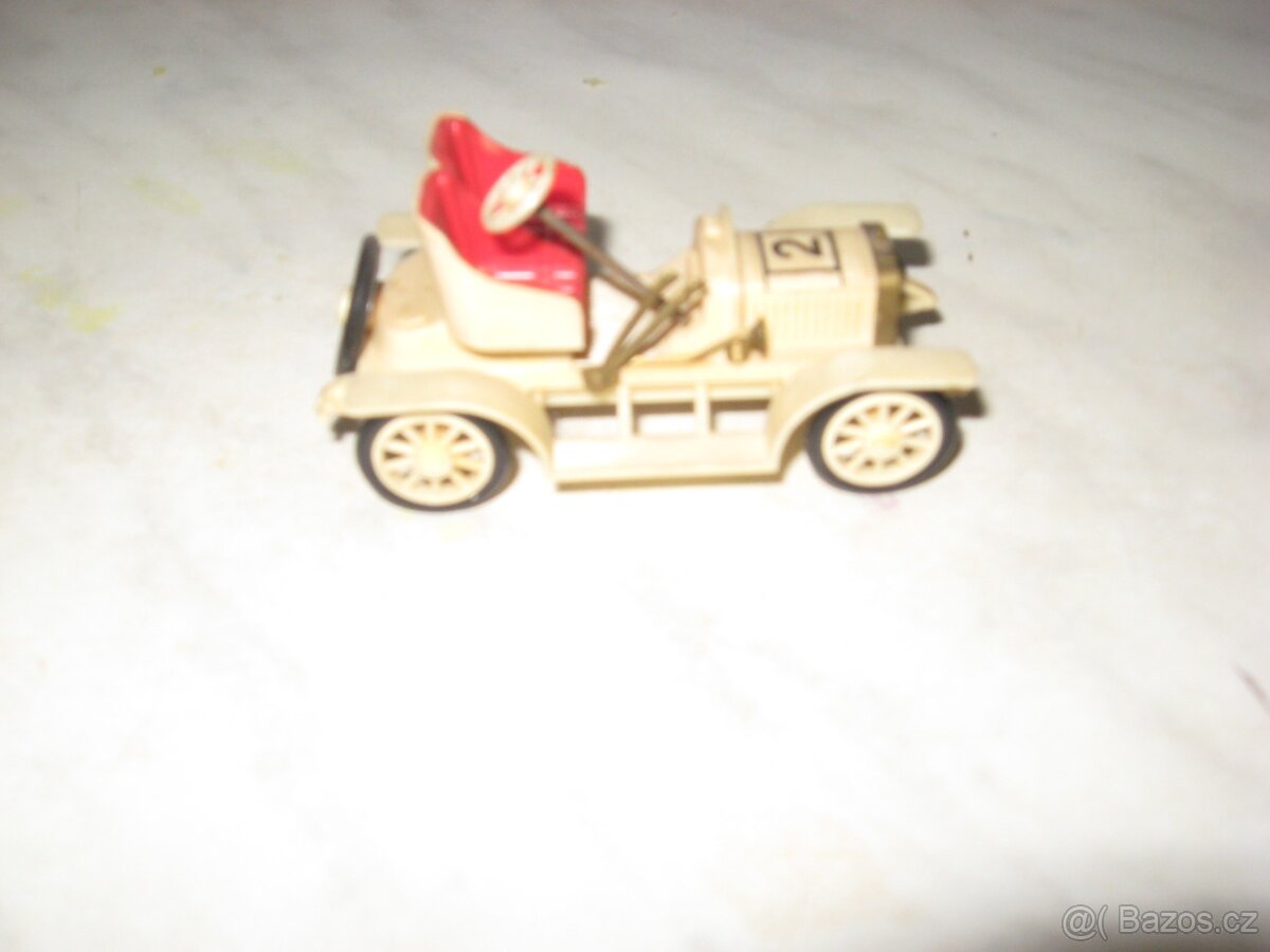 Retro modely plastových autíček. - 7