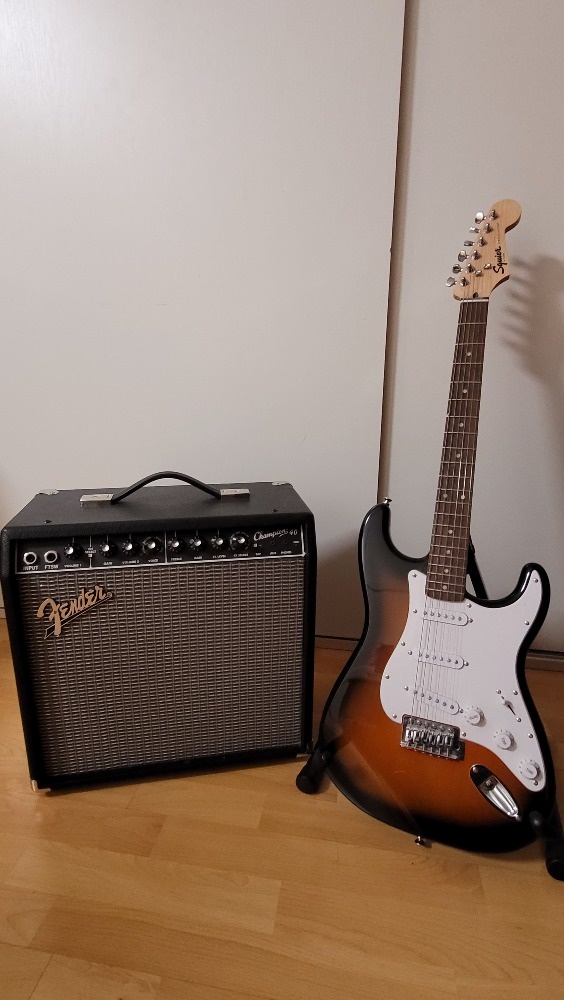 Kytarové kombo a elektrická kytara - 7