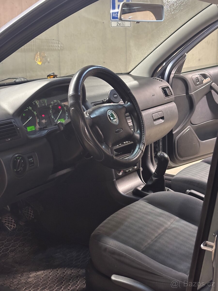 Škoda Octavia Tour 1.6 MPI - 7