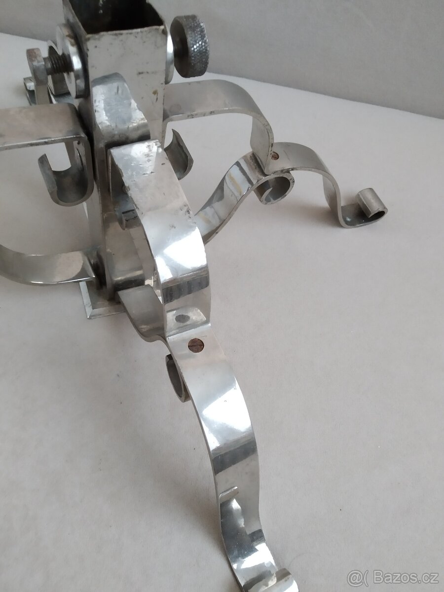 Starý kovový stojan - 7