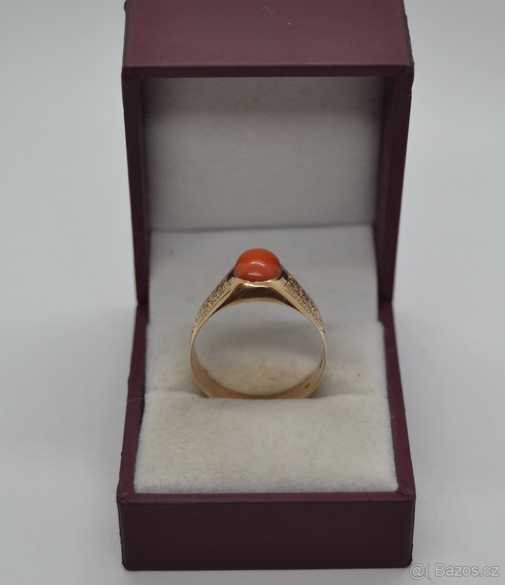 Starý zlatý prsten s korálem zdobený - 7